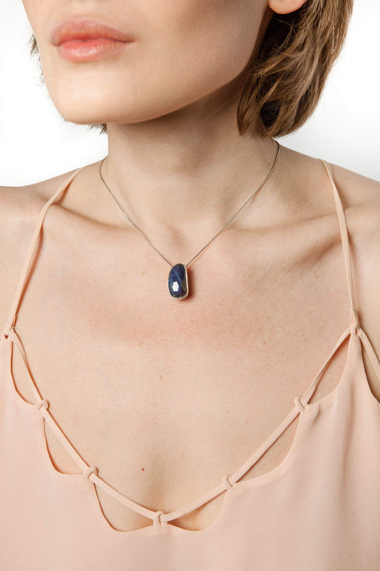 Flat Cut Sapphire Pendant - Inaya Jewelry